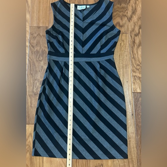 Striped black and grey sleeveless dress - Picture 2 of 6